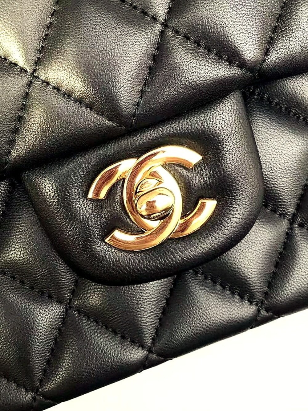 Chanel Black Quilted Classic Flap Bag with Gold Hardware - Picture 2 of 6